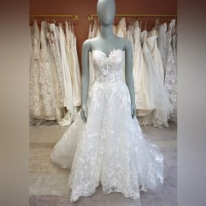 Monique Lhuillier Truly Wedding Dress